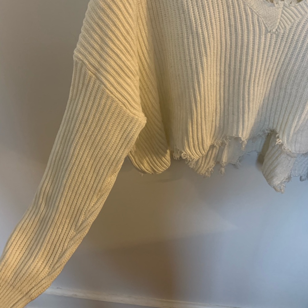 Cropped Fringe Sweater - Picture 3 of 4